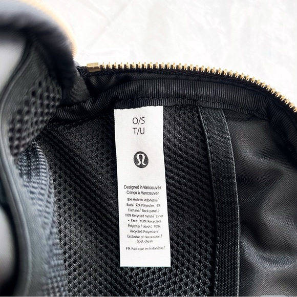 Lululemon limited edition black plush fleece belt bag - Picture 8 of 16